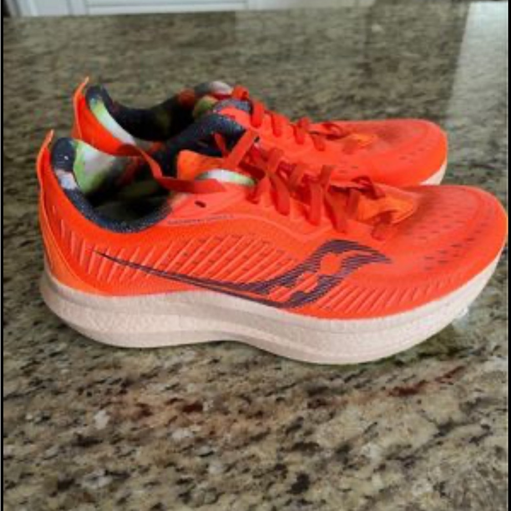 Saucony endorphin Speed 2 - size 8